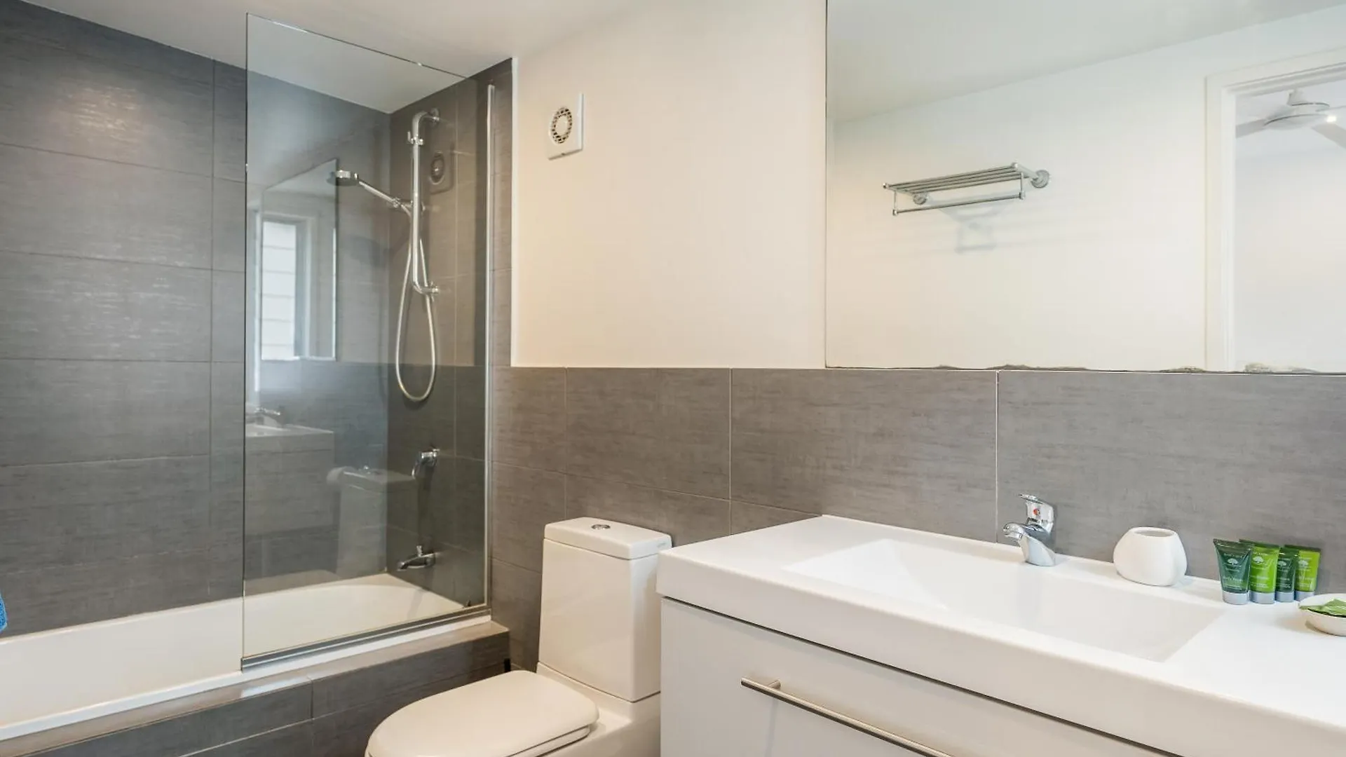 Aaman & Cinta Luxury Villas Byron Bay Guest house